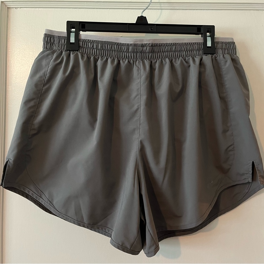 Womens Nike Tempo LX Short 5 - Size L